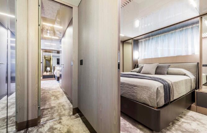 2017 FERRETTI YACHTS 850 